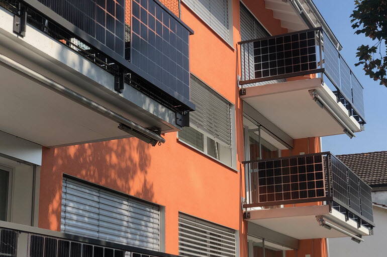 Balkon mit Solargeländer