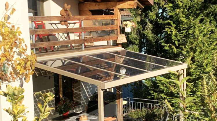 Verona Balkon mit Solar Modulen